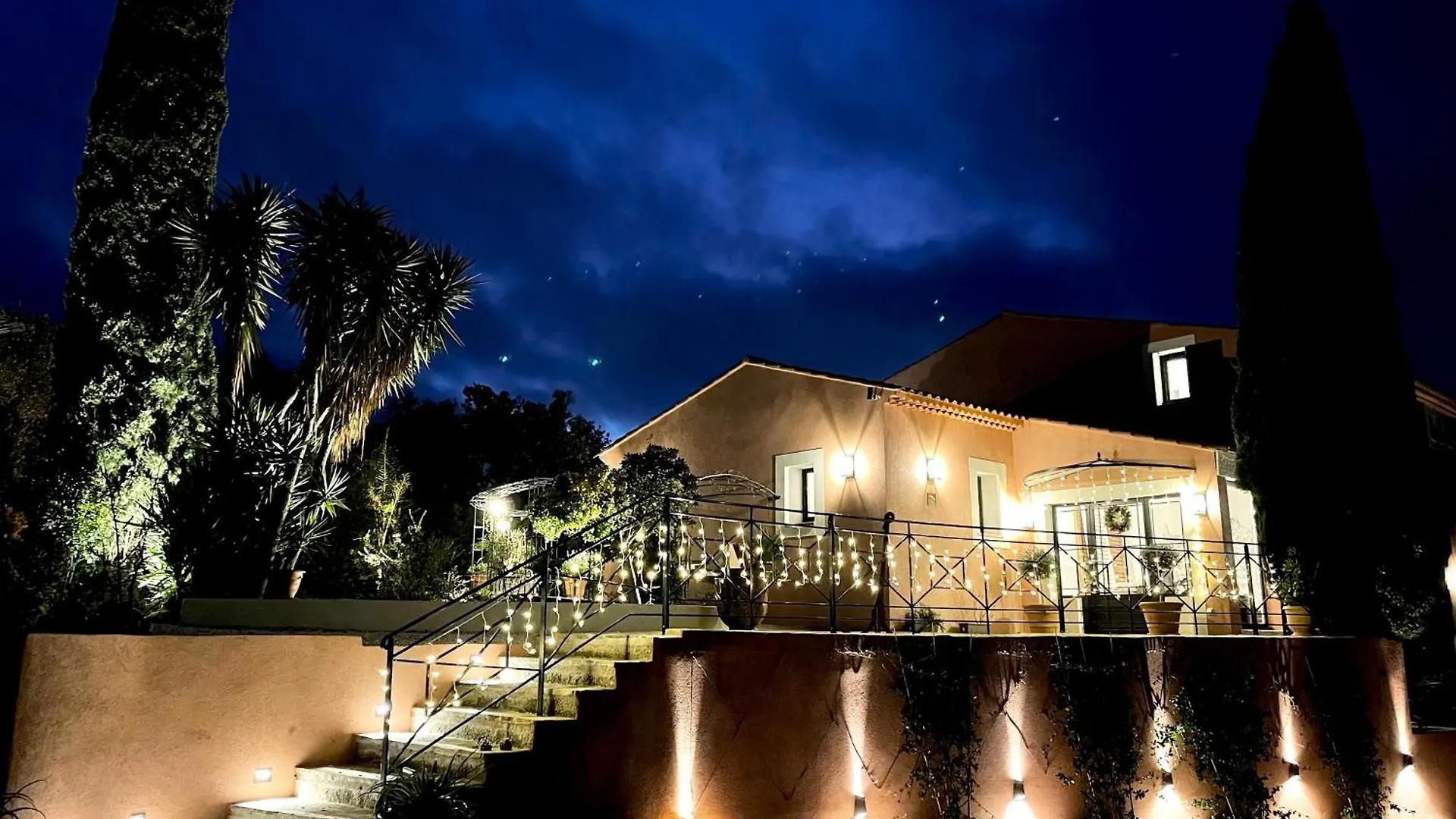 Maison Dans Les Arbres Piscine Clim Luxe Hyères Villa